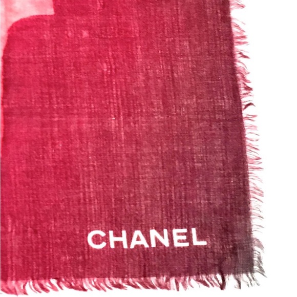 New Chanel Cashmere Shawl - Picture 4 of 10